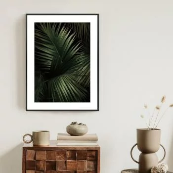 Plakat w ramie - ciemne duże liście palmy