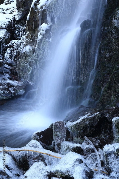 Fototapeta 冬の薄衣の滝