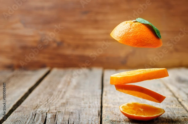 Fototapeta flying slices of orange