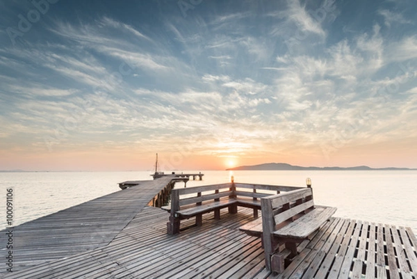 Obraz The wood bridge in the port on sunrise