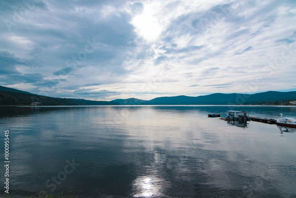 Fototapeta 朝の山中湖と山並み