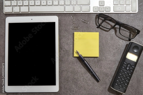 Obraz Bureau avec fournitures, stylo et tablette .
