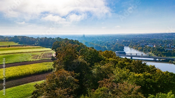 Obraz Herbstliche Stimmung über schöner bayerischer Landschaft mit Blick auf Regensburg von oben