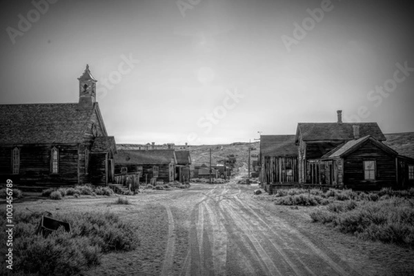Fototapeta Bodie, California, a historic ghost town, offers a glimpse into the Old West with its abandoned buildings and desolate streets. Once a bustling mining town, it now stands as a preserved relic.