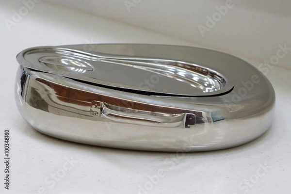 Obraz Metal bedpan