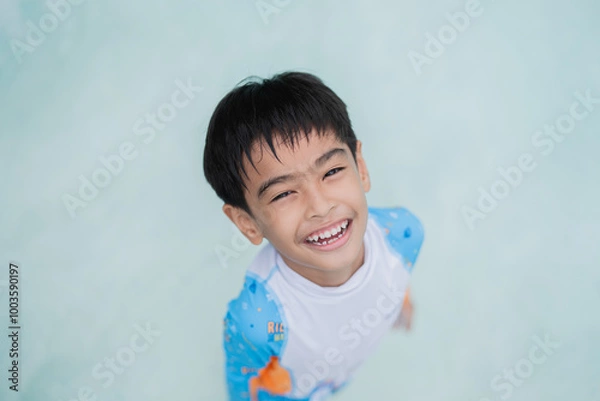 Obraz boy playing in the pool