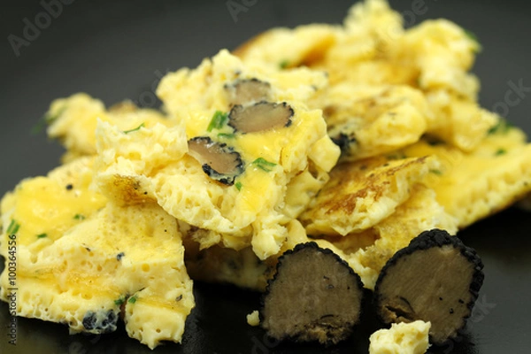 Fototapeta eierspeise mit trüffel