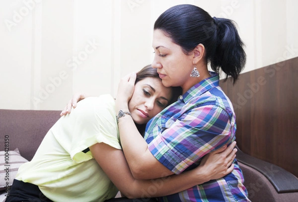 Fototapeta sisters hug