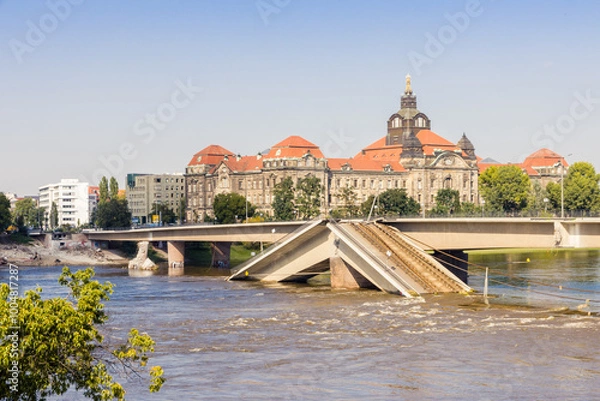 Fototapeta Eingestürzte Carolabrücke in Dresden