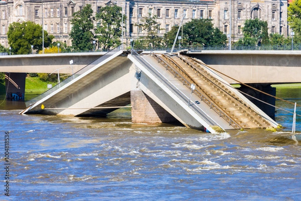 Fototapeta Eingestürzte Carolabrücke in Dresden