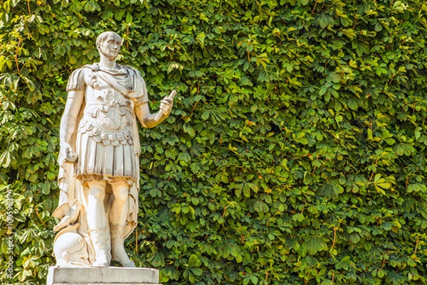 Obraz Tuileries garden. Tuileries Garden (Jardin des Tuileries) is a public garden located between the Louvre Museum and Place de la Concorde. France. — Photo by innervision
