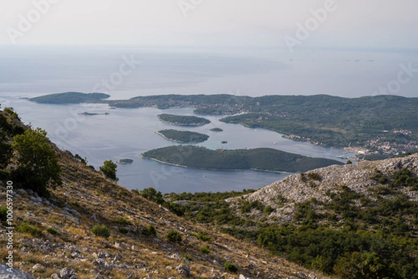 Fototapeta Widok na Korcule i pobliskie wyspy ze szlaku na Górę Św. Eliasza na półwyspie Peljesac