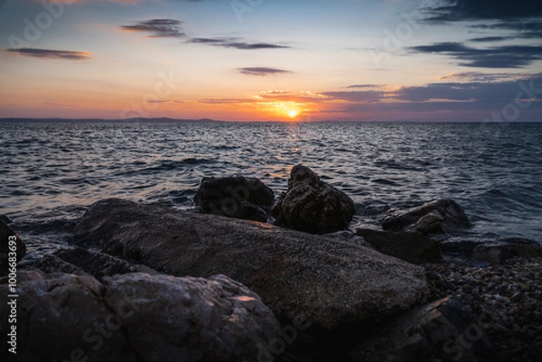 Fototapeta Zachodzące słońce nad morzem Adriatykiem.