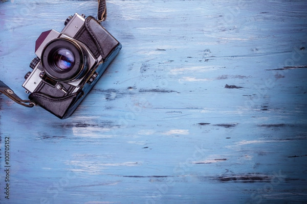 Obraz Old retro camera on wooden table background
