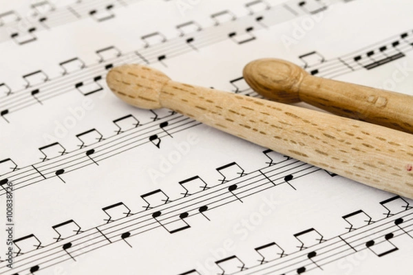 Obraz Notenblatt mit Schlagzeug Drumsticks