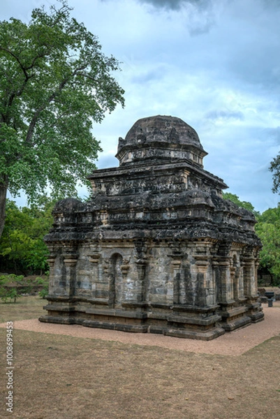 Fototapeta The oldest Hindu shrine at Polonnaruwa in Sri Lanka known as Siva Devale No.2. It was built by King Rajaraja l (985 - 1014 AD).