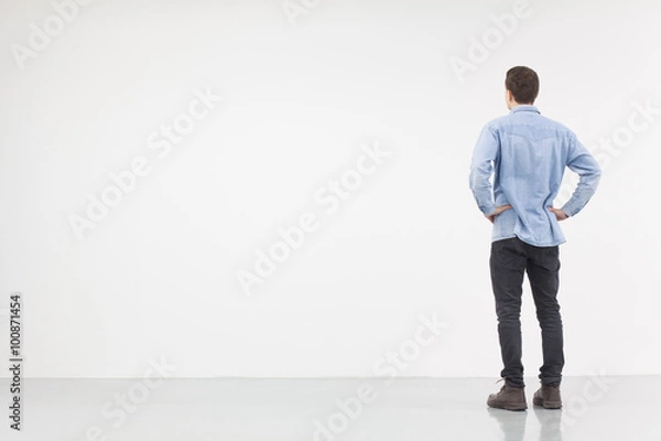 Obraz Man standing in front of a white wall