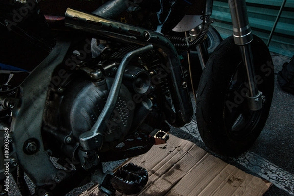 Obraz Engine and all other motorcycle parts when changing the used oil