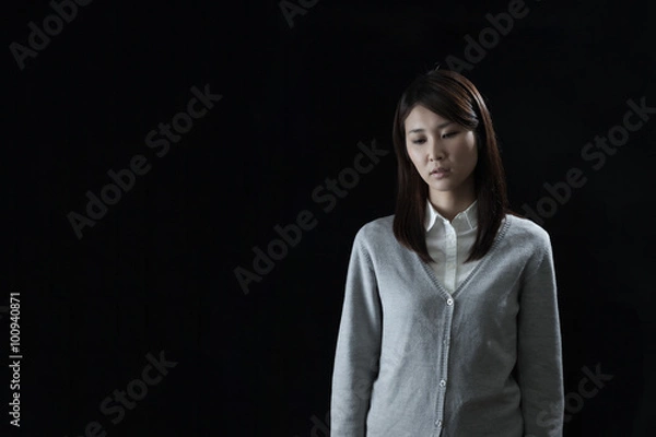 Fototapeta 茫然とする女性　絶望