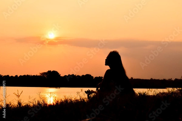 Fototapeta the charm of the golden hour at sunset