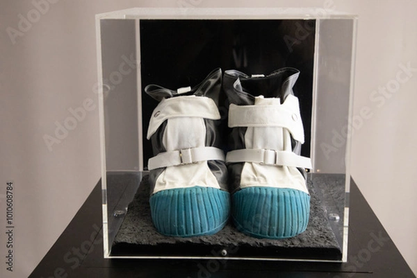 Fototapeta pair of space boots designed for extraterrestrial exploration in a display case at the museum