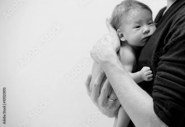 Fototapeta Dad with new born baby