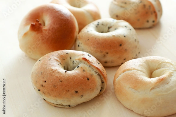 Obraz 手作り　黒ごまベーグルとプレーンベーグル