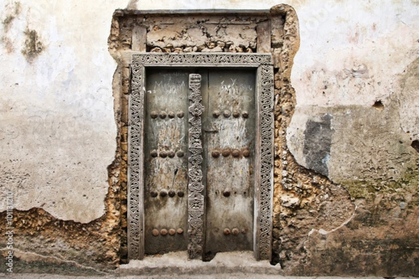 Obraz Old wooden door at Stone Town