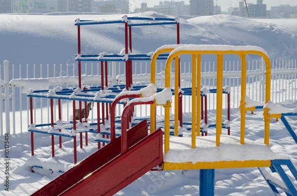 Fototapeta 雪の積もった遊具