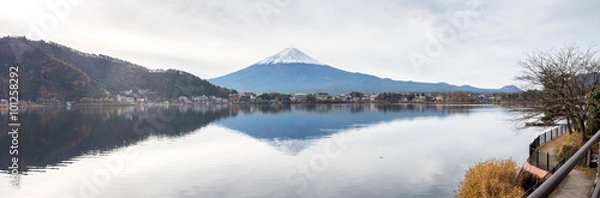 Obraz Fuji mountain under cloudy sky