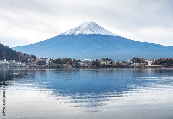 Obraz Fuji mountain under cloudy sky
