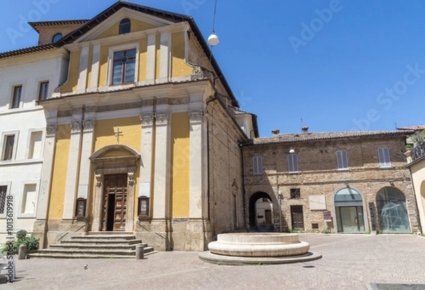 Fototapeta San Rufo church in Rieti. The square "Piazza San Rufo" is traditionally considered to be the exact centre of Italy 