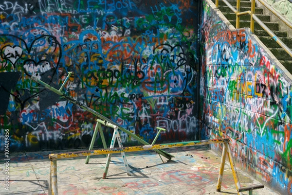 Obraz graffiti covered walls in Comuna 13, Medellin