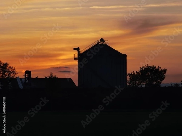 Obraz Силуэт здания на фоне заката 