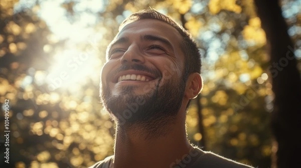 Fototapeta Man smiling at sun