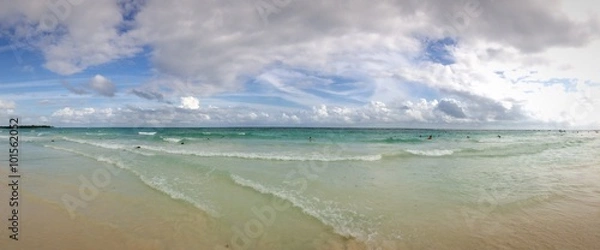 Fototapeta spiaggia dei caraibi con nuvole