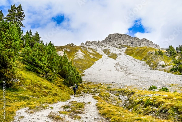 Fototapeta Ofenpass, Piz Stabelchod, Piz Nair, Val da Stabelchod, Piz dal Botsch, Wanderweg, Wanderer, Alpen, Nationalpark, Naturschutz, Zernez, Herbst, Herbstfarben, Steinschlag, Graubünden, Schweiz
