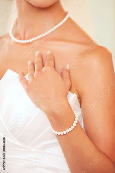 Obraz bracelet on the bride's hand