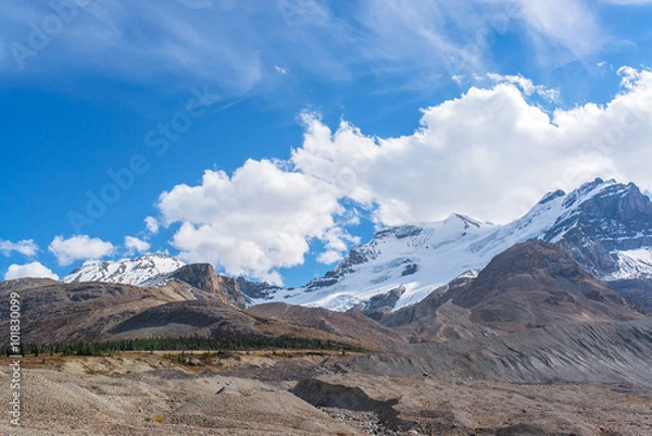 Fototapeta deserted landscape with peaks covered of snow in the rocky mountains of alberta canada