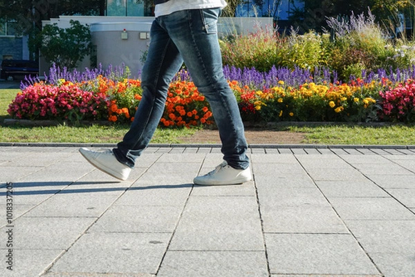 Obraz 街を歩く人の足元