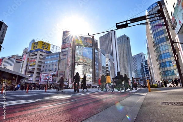 Obraz 新宿西口大ガード交差点を渡る人達