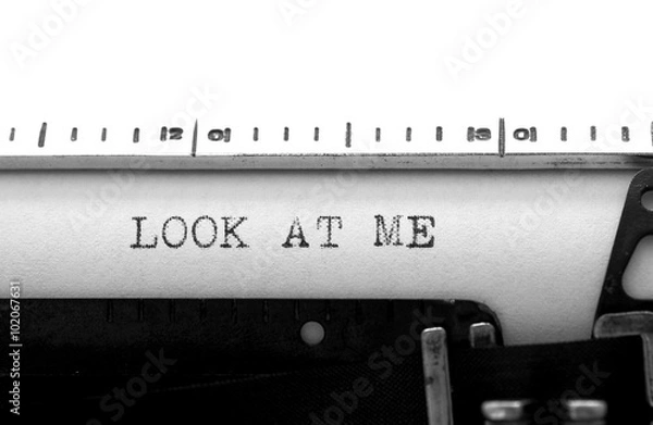 Obraz Typewriter. Typing text: look at me