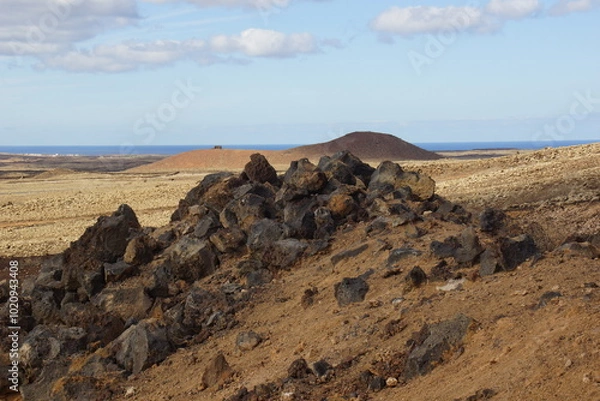 Fototapeta desertic landscape of volcano and caldera on the sea side