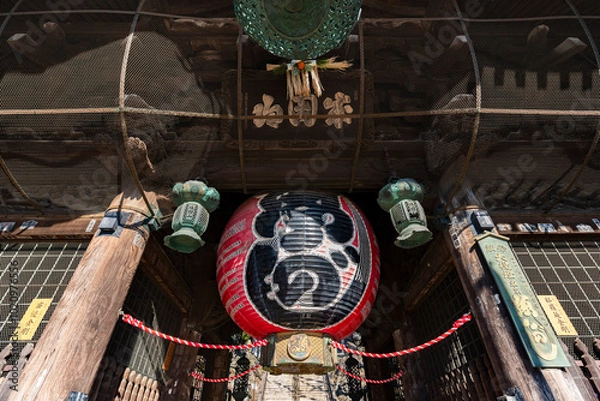 Obraz 成田山新勝寺 仁王門の提灯　千葉県成田市成田