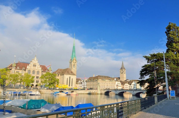 Obraz スイス　チューリッヒのリマト川と街並み