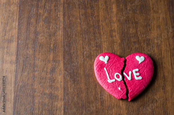 Fototapeta brocken heart cookie