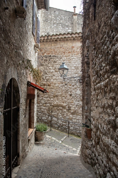 Fototapeta A steep and cobbled alleyway in the hilltop town of Saint Paul de Vence in the south of France