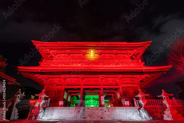 Obraz 長野灯明まつりでライトアップされた善光寺山門(三門)　長野県長野市