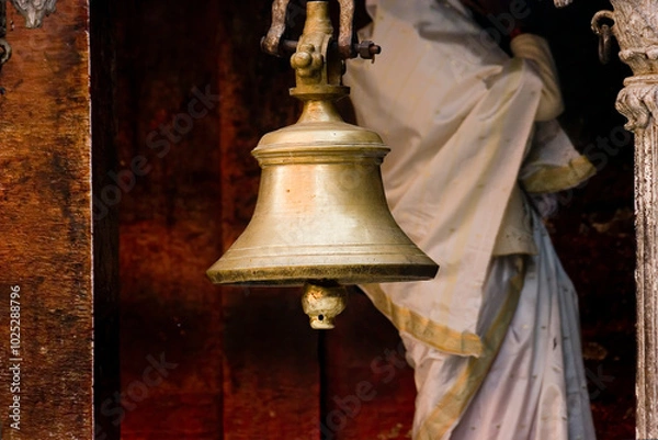 Obraz The bell inside Hindu temple, Varanasi, India