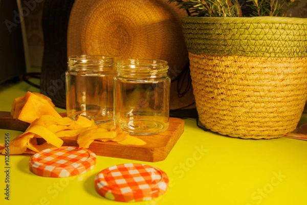 Obraz Botes de cristal para rellenar de conservas naturales 